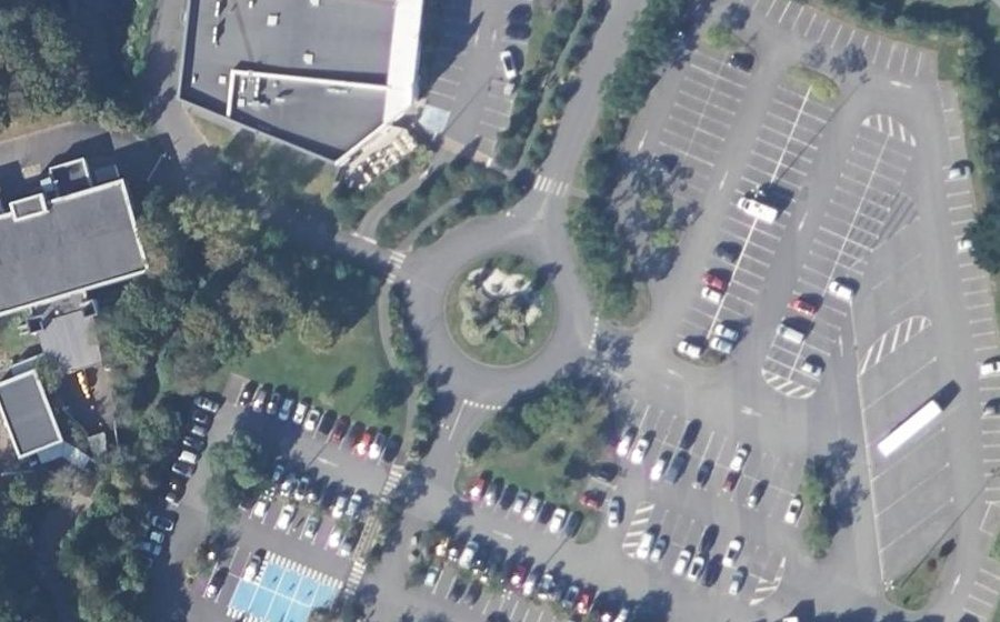 Vue aérienne du Rond-point anonyme n°55451128
