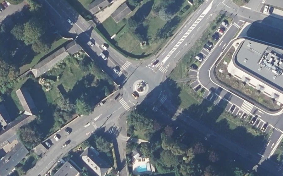 Vue aérienne du Rond-point anonyme n°55451132