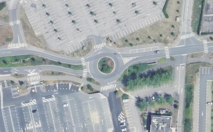 Vue aérienne du Rond-point anonyme n°554572430
