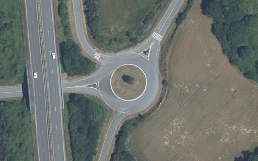 Vue aérienne du Rond-point anonyme n°55492339
