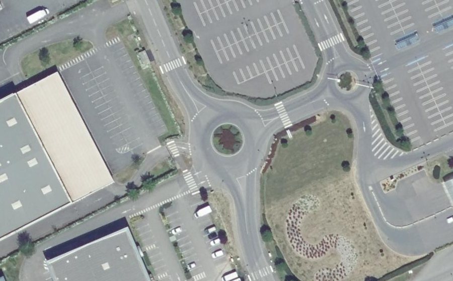 Vue aérienne du Rond-point anonyme n°554942142