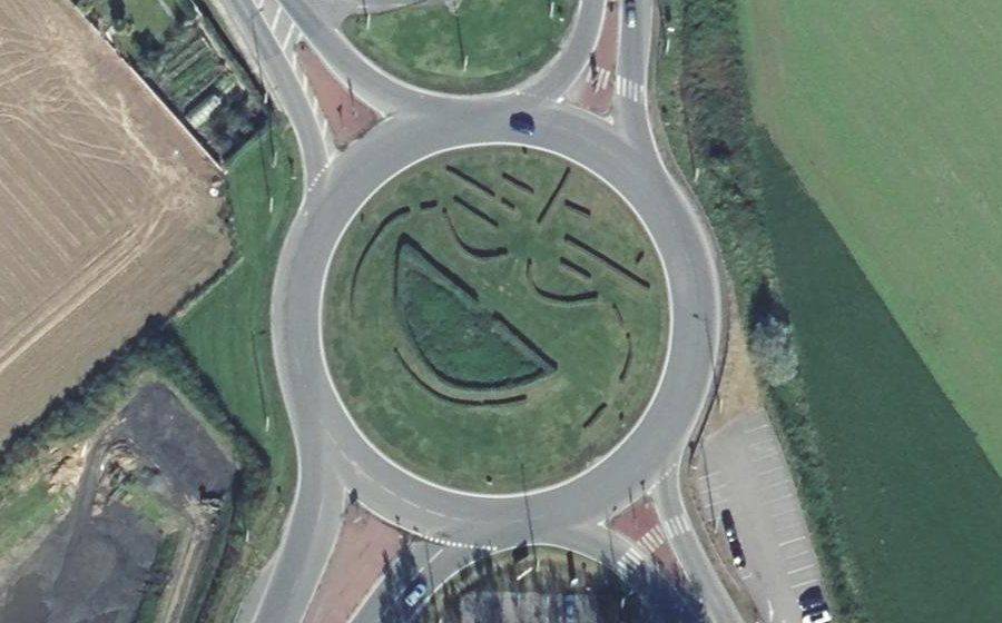 Vue aérienne du Rond-point anonyme n°55496371