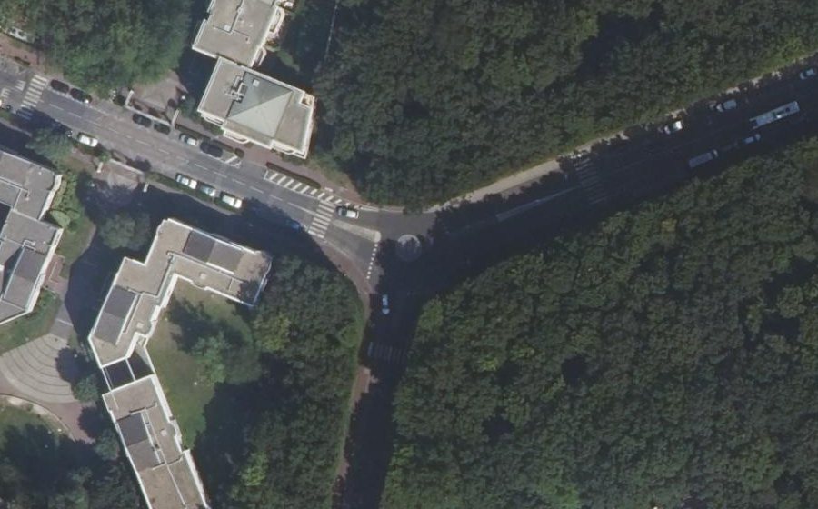 Vue aérienne du Rond-point anonyme n°555176393