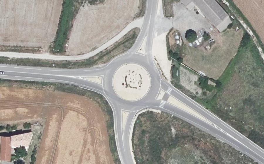 Vue aérienne du Rond-point anonyme n°555192780