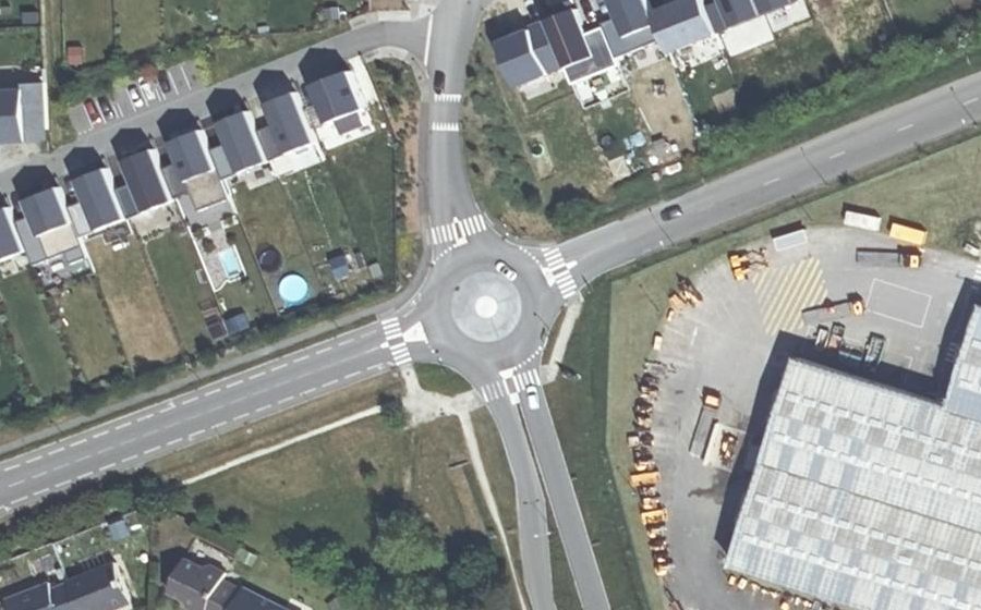 Vue aérienne du Rond-point anonyme n°555282891