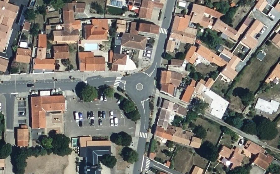 Vue aérienne du Rond-point anonyme n°555428356
