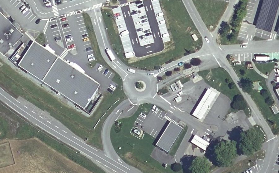 Vue aérienne du Rond-point anonyme n°555448396