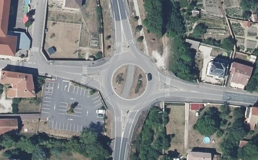 Vue aérienne du Rond-point anonyme n°55558601