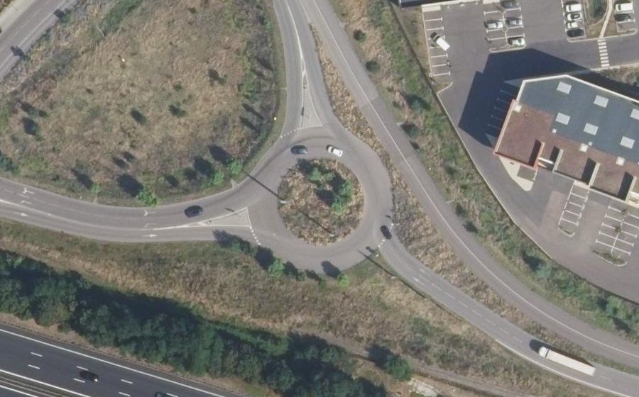 Vue aérienne du Rond-point anonyme n°555700111