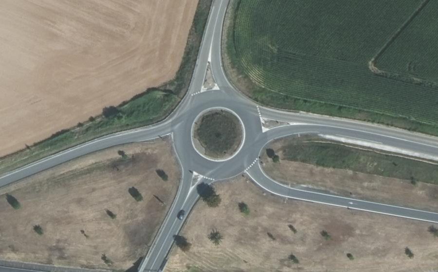 Vue aérienne du Rond-point anonyme n°55576795