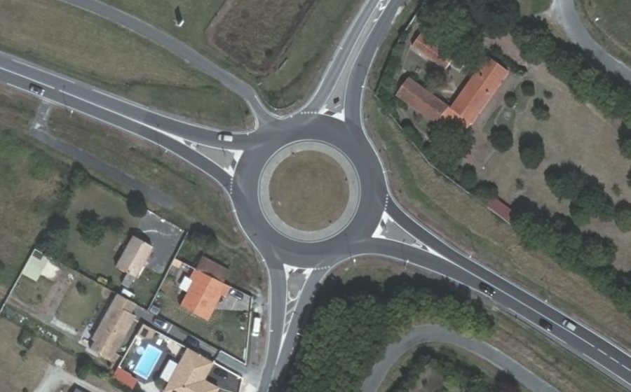 Vue aérienne du Rond-point anonyme n°55584492