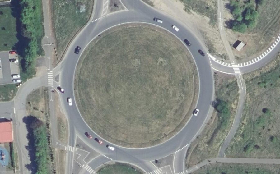 Vue aérienne du Rond-point anonyme n°55588086