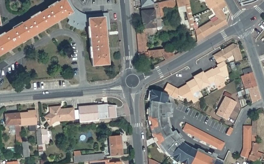 Vue aérienne du Rond-point anonyme n°555948498