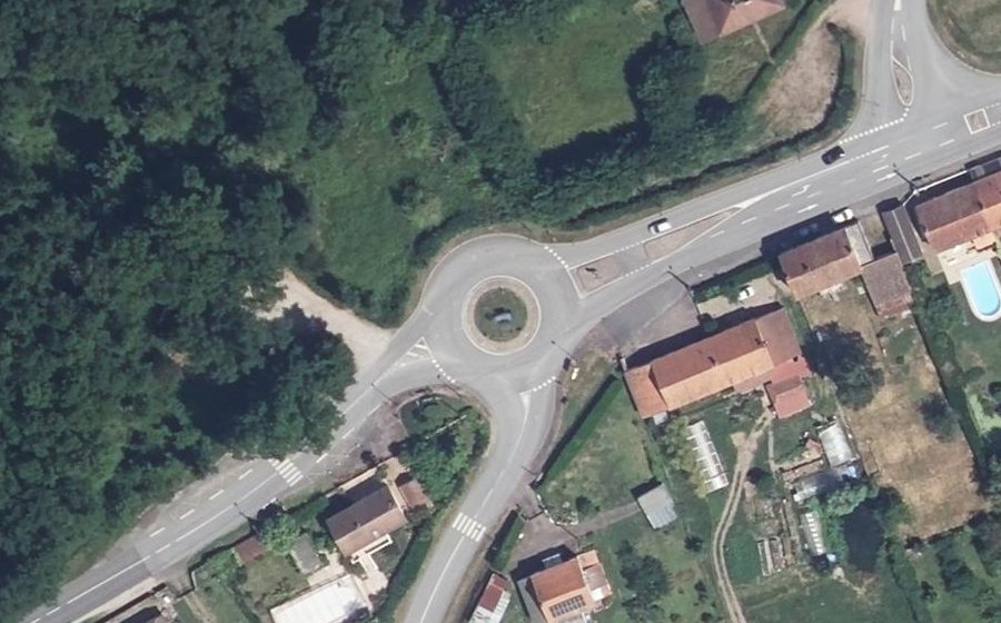 Vue aérienne du Rond-point anonyme n°55595082