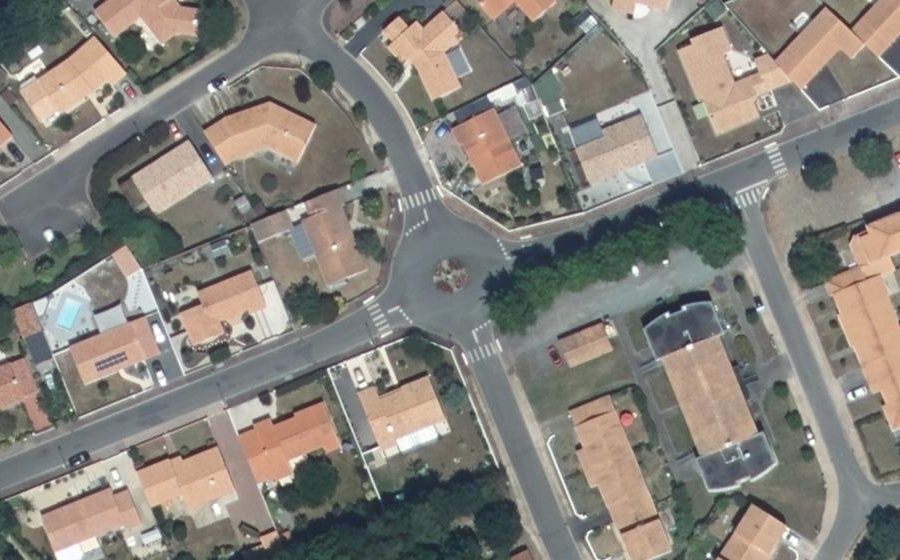 Vue aérienne du Rond-point anonyme n°556003615