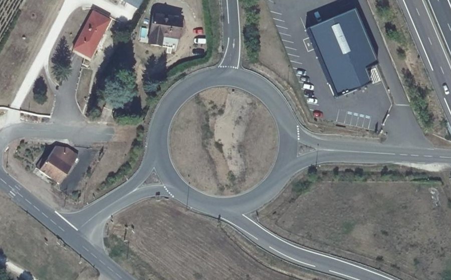 Vue aérienne du Rond-point anonyme n°55604536