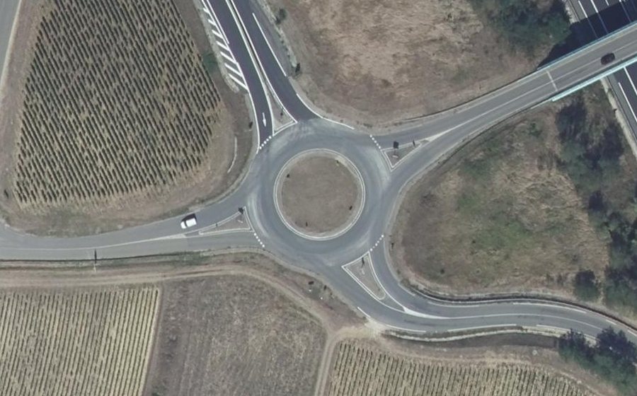 Vue aérienne du Rond-point anonyme n°55605640