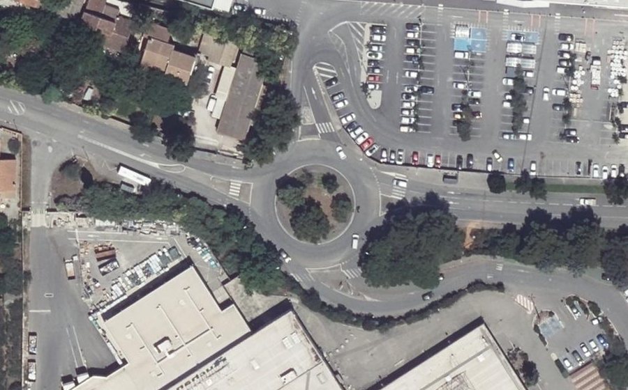 Vue aérienne du Rond-point anonyme n°556083561