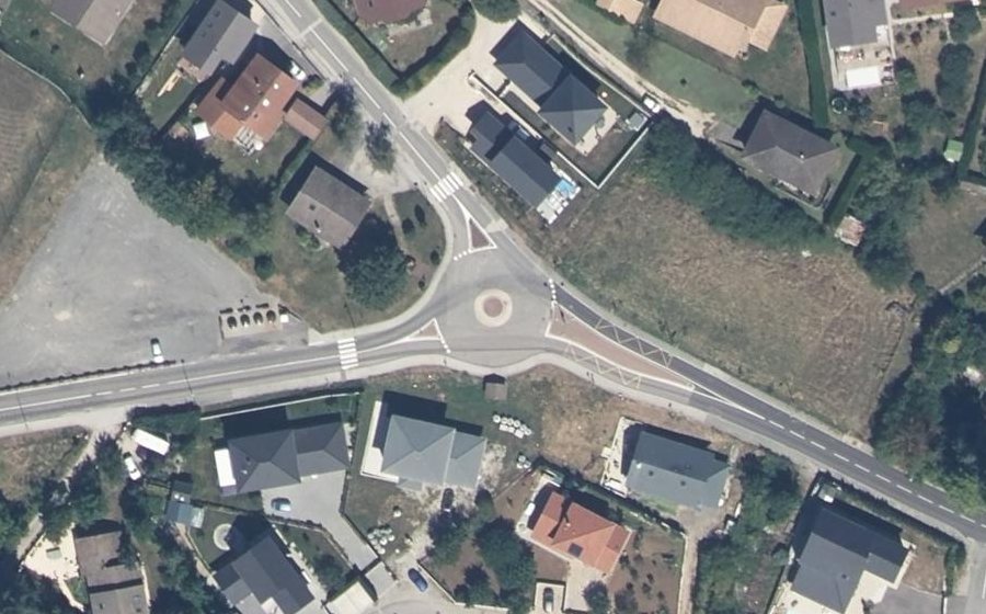 Vue aérienne du Rond-point anonyme n°556092424