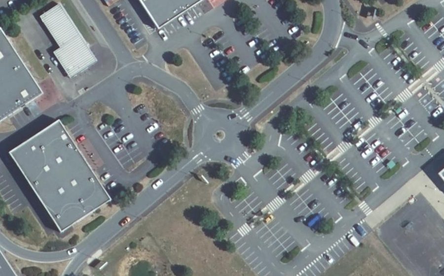 Vue aérienne du Rond-point anonyme n°55611065