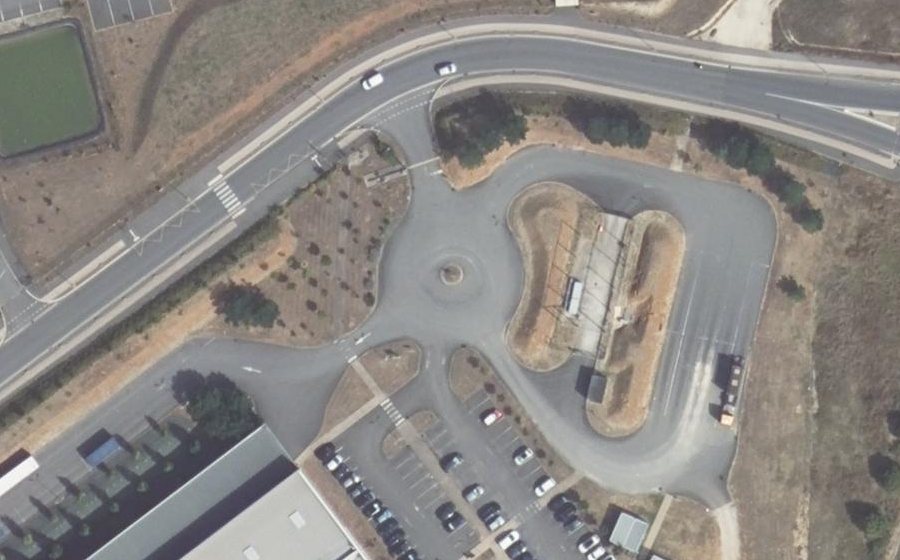 Vue aérienne du Rond-point anonyme n°556135721