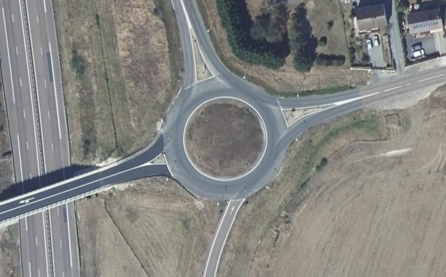 Vue aérienne du Rond-point anonyme n°55615765