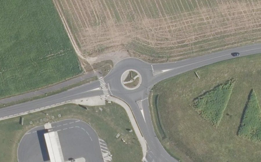 Vue aérienne du Rond-point anonyme n°556205774