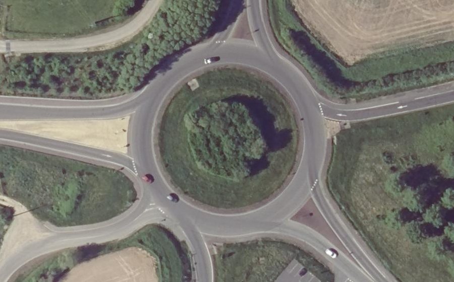 Vue aérienne du Rond-point anonyme n°55623190