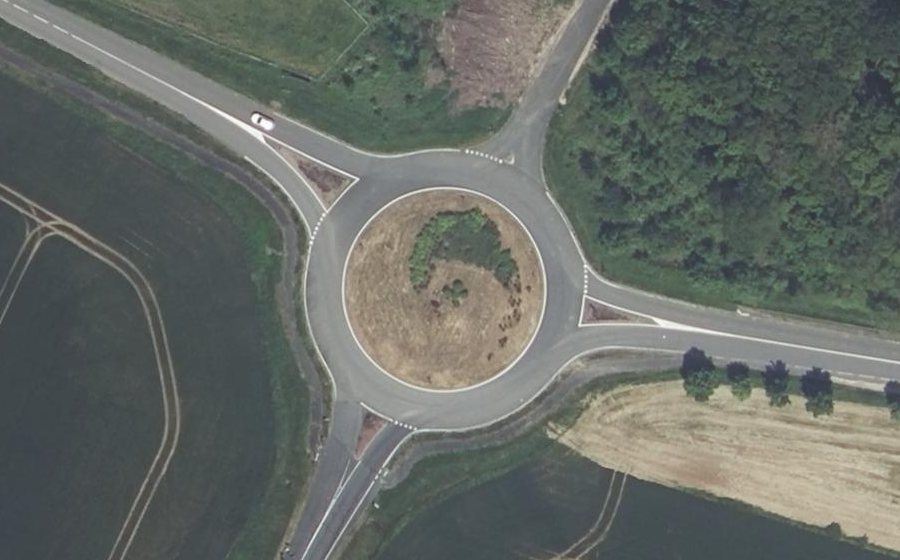 Vue aérienne du Rond-point anonyme n°55625604