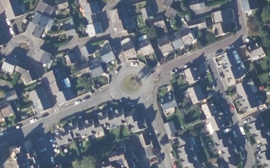 Vue aérienne du Rond-point anonyme n°55633348