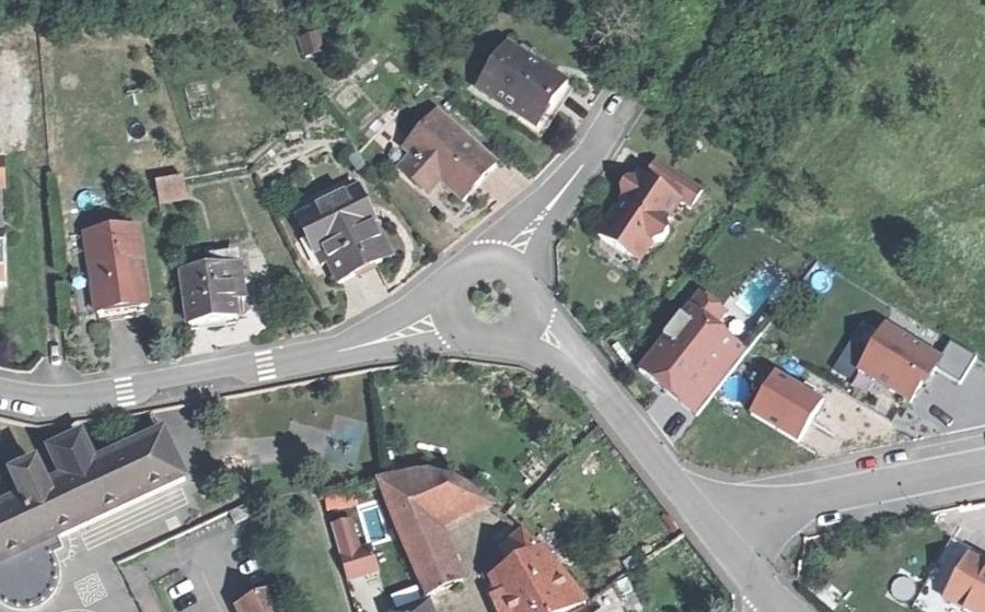 Vue aérienne du Rond-point anonyme n°556377217