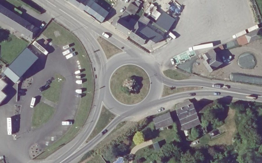 Vue aérienne du Rond-point anonyme n°55638359