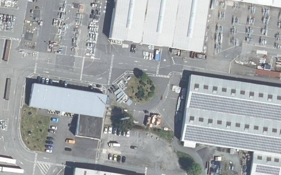 Vue aérienne du Rond-point anonyme n°556453170
