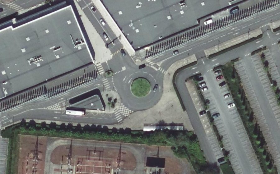 Vue aérienne du Rond-point anonyme n°556458794