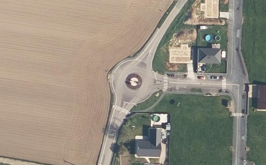 Vue aérienne du Rond-point anonyme n°556479439