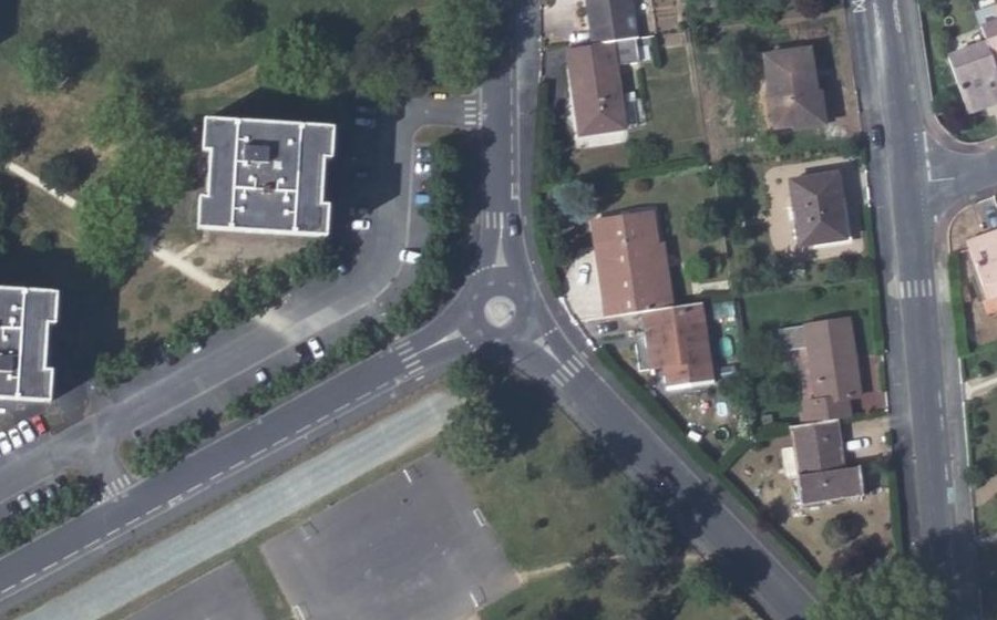 Vue aérienne du Rond-point anonyme n°55664730