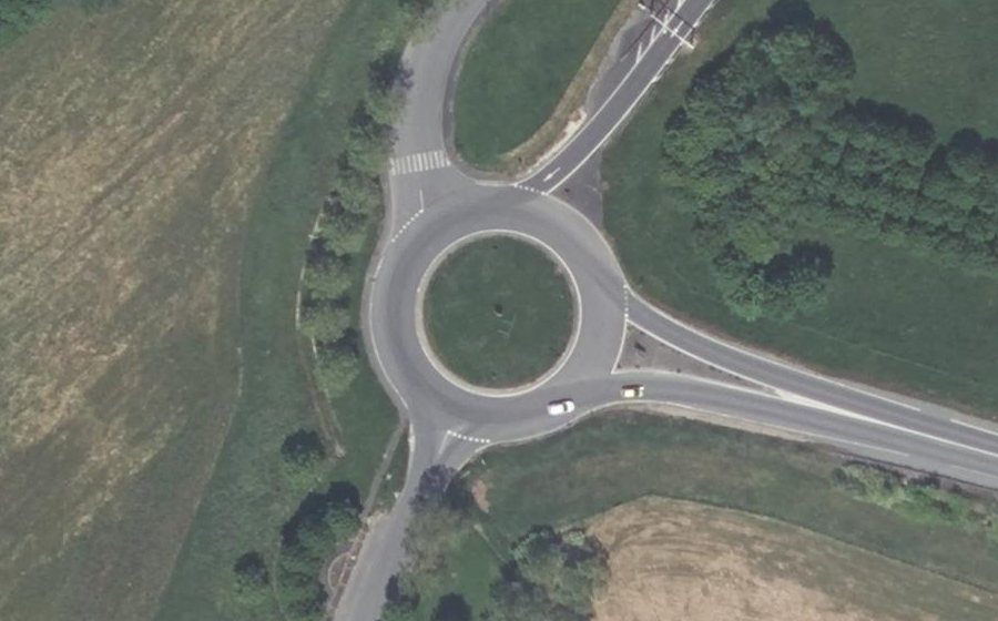 Vue aérienne du Rond-point anonyme n°55675208