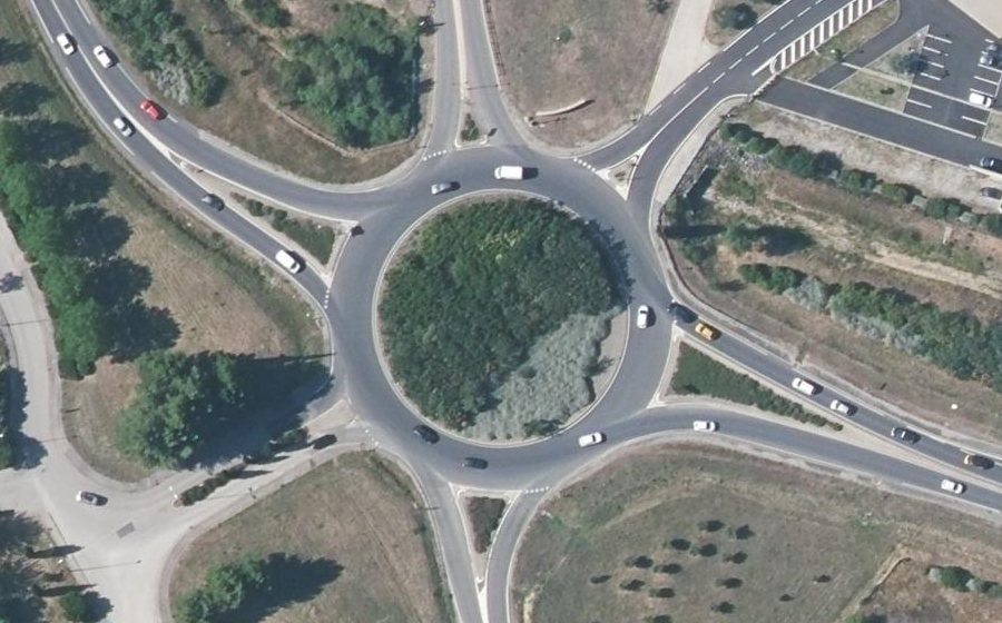Vue aérienne du Rond-point anonyme n°55688932