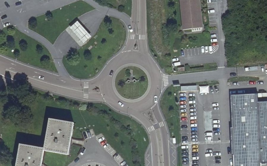 Vue aérienne du Rond-point anonyme n°55690406