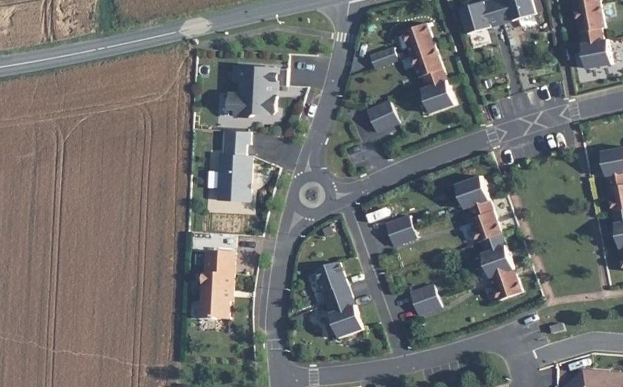 Vue aérienne du Rond-point anonyme n°557129712