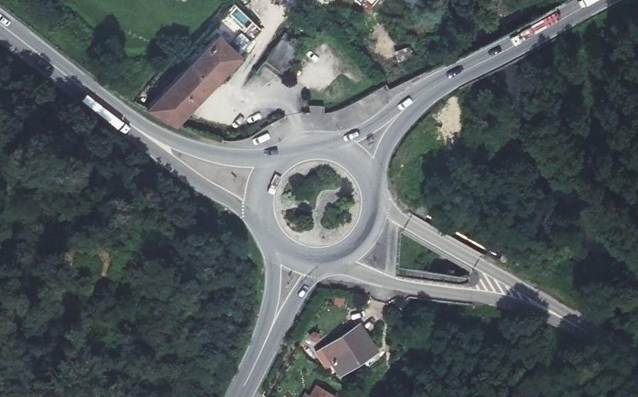 Vue aérienne du Rond-point anonyme n°55717802