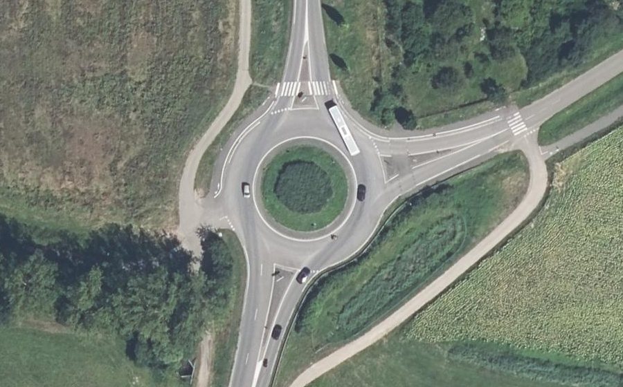 Vue aérienne du Rond-point anonyme n°5573142