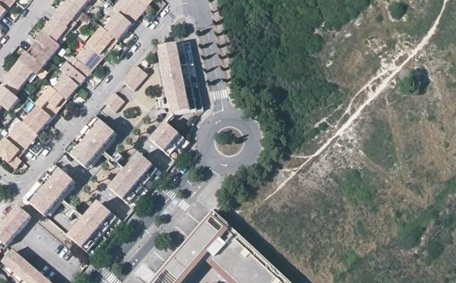 Vue aérienne du Rond-point anonyme n°557325754