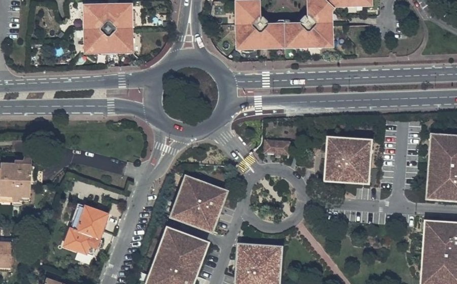Vue aérienne du Rond-point anonyme n°55759230