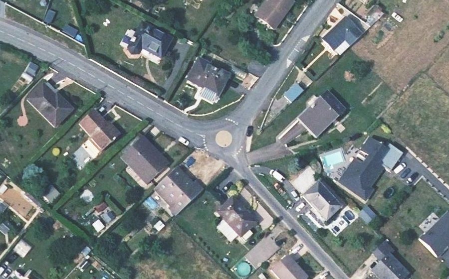 Vue aérienne du Rond-point anonyme n°557683894