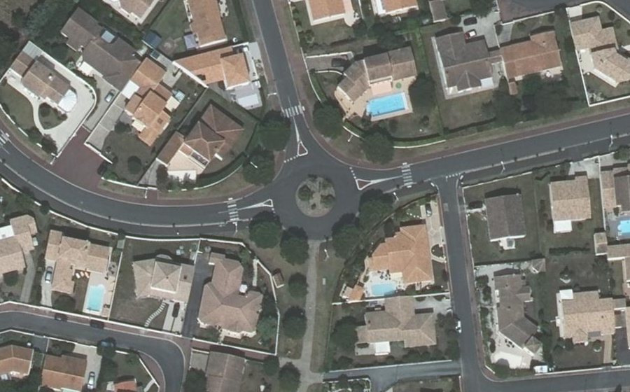 Vue aérienne du Rond-point anonyme n°55789048