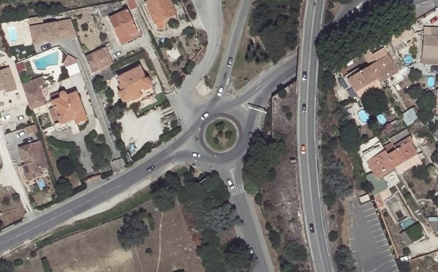 Vue aérienne du Rond-point anonyme n°557992085