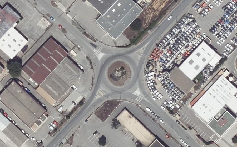 Vue aérienne du Rond-point anonyme n°558003835