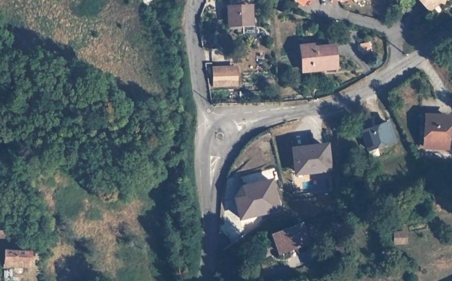 Vue aérienne du Rond-point anonyme n°55801546