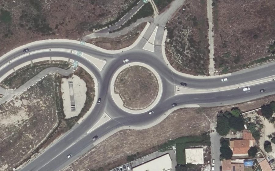 Vue aérienne du Rond-point anonyme n°558027934